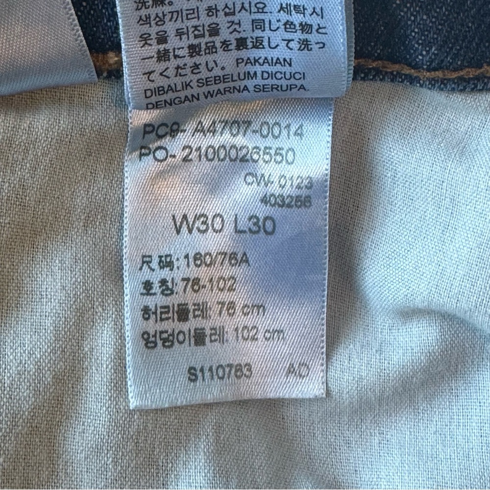 Levis Levi's Women's '94 Baggy Mid Rise Vintage Fit Straight Leg Cargo Jeans, 30 - Picture 15 of 15